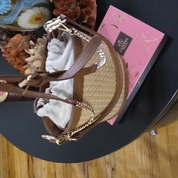 Vegan Leather Crossbody Bag - Picture 7 of 8